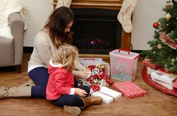 クリスマスリースやオーナメントの収納も中身が見えるから便利です