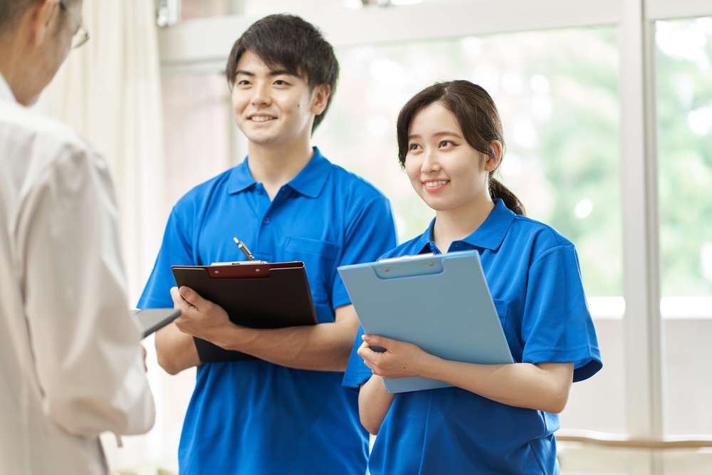 2名の介護スタッフ