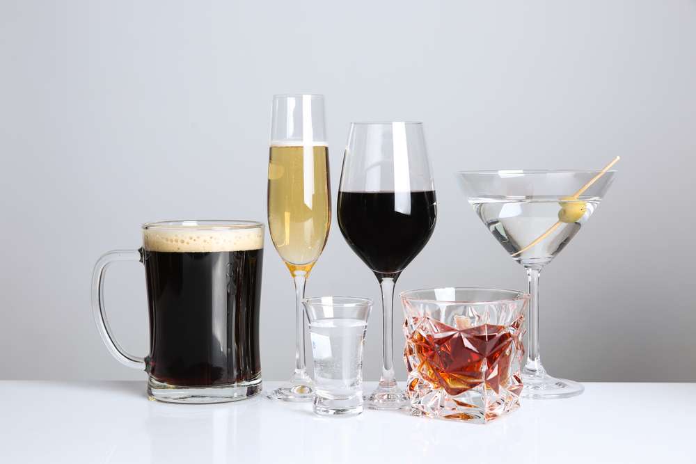 さまざまなお酒のボトル