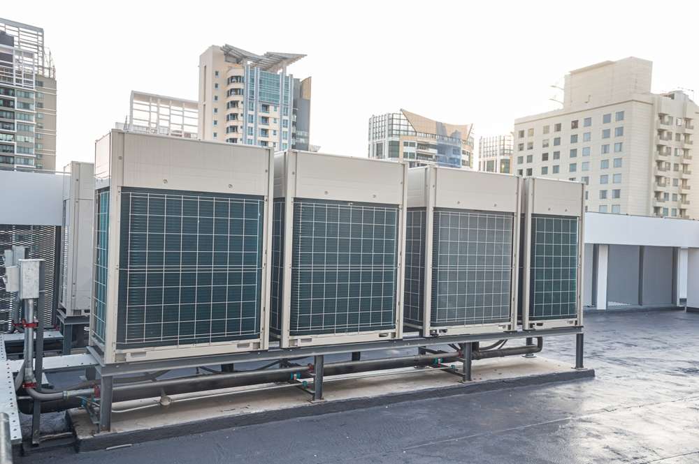 ビルの屋上の室外機