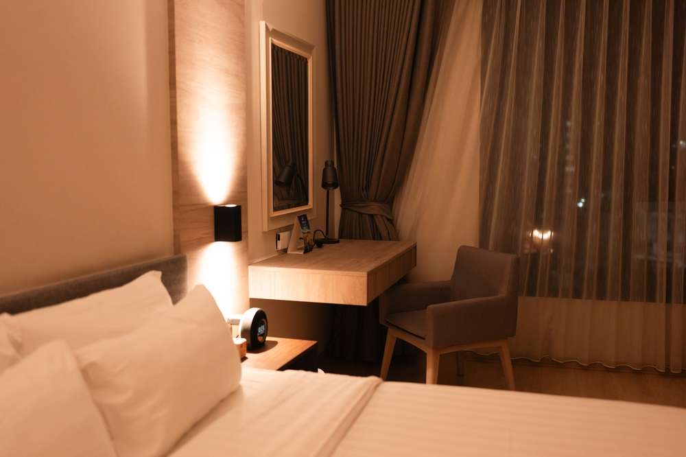 ベッドサイドの間接照明