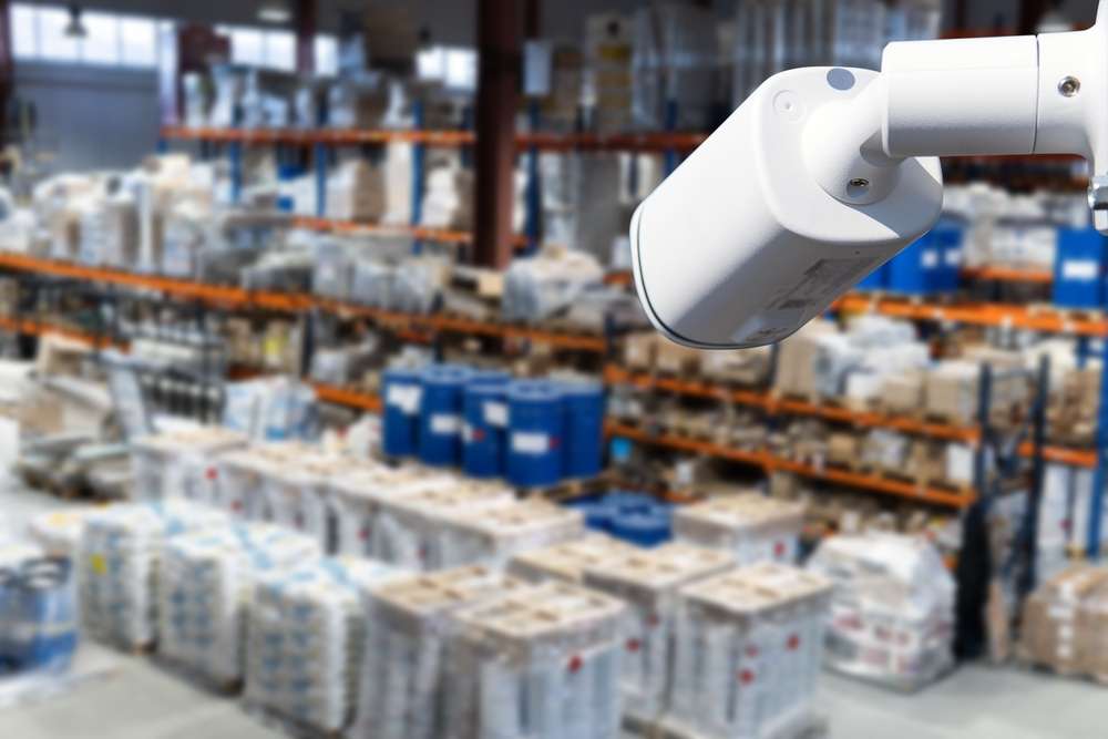 倉庫に設置された防犯カメラ