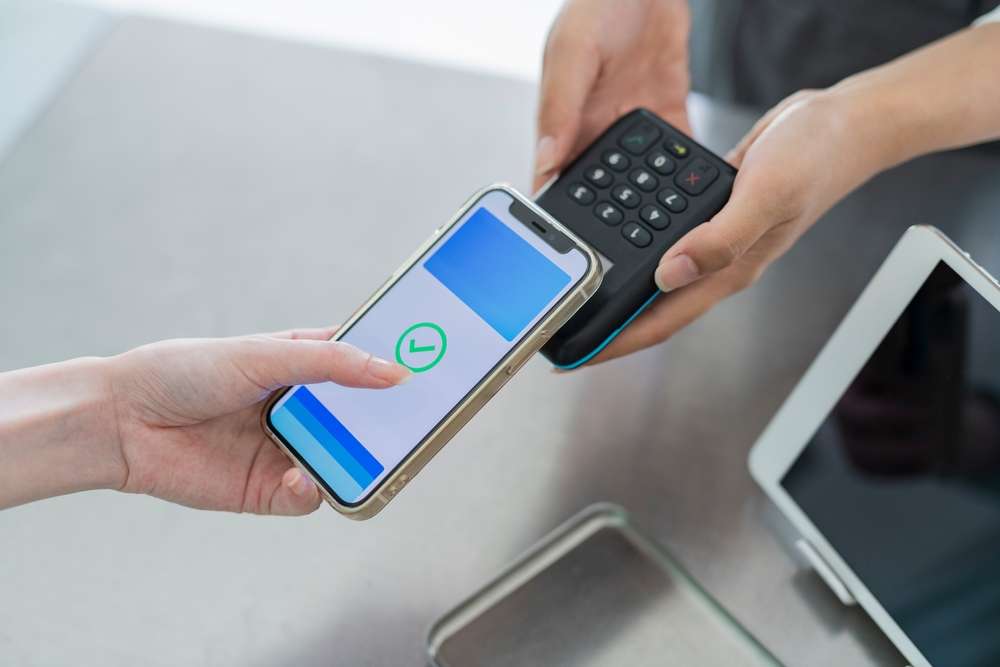 電子決済をする手