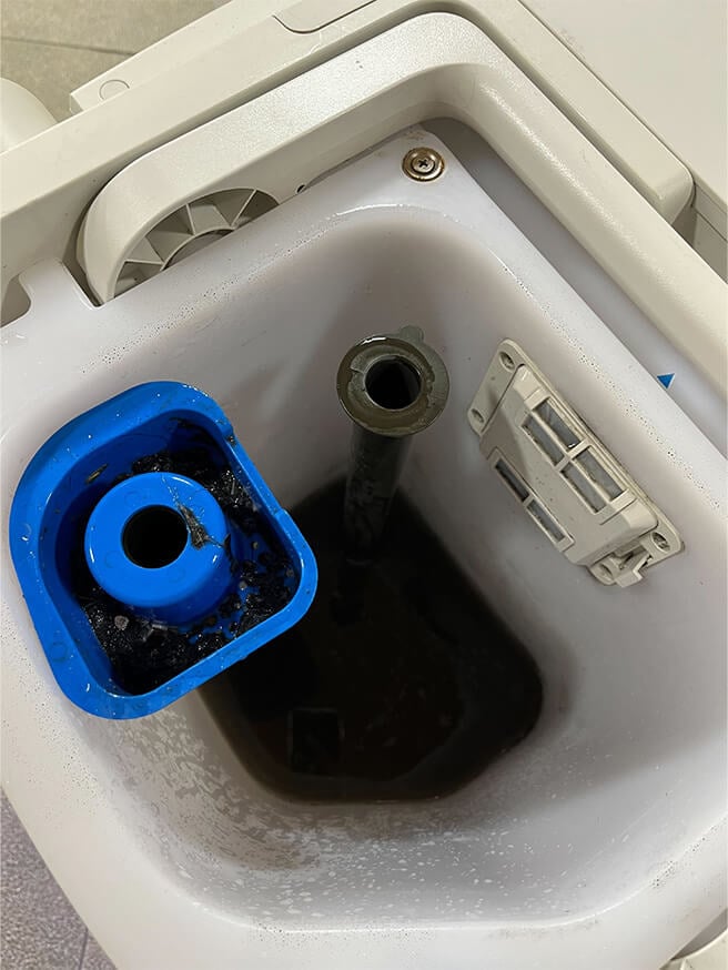 清掃後のタンク内