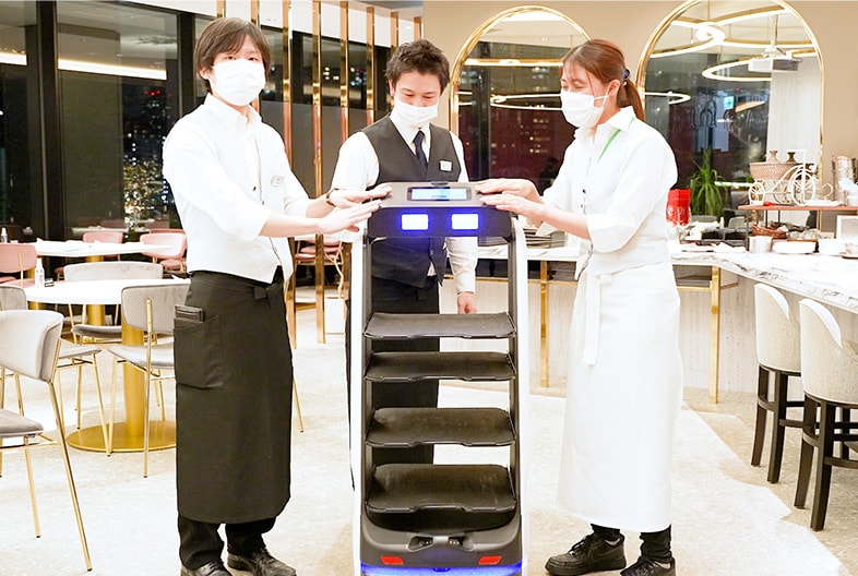 「ロボ子」と呼ばれてスタッフの一員