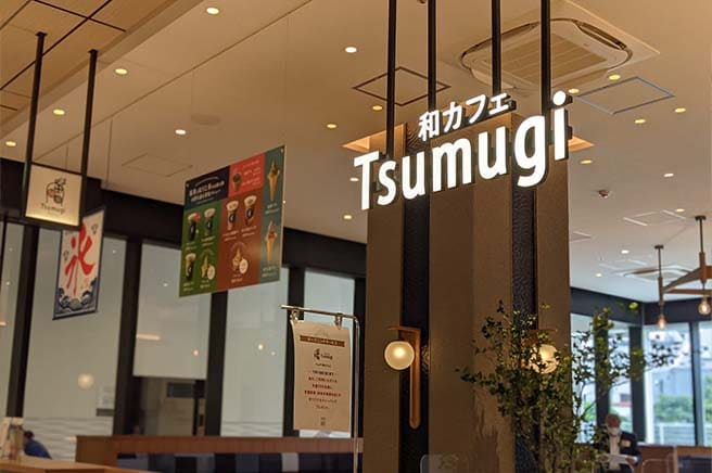 「Servi アイリスエディション」を導入した「和カフェ Tsumugi（ツムギ）」の天井にはマーカーがない。