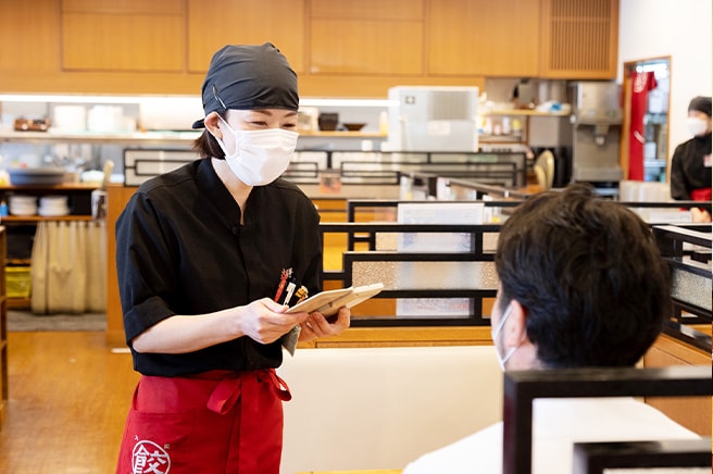 下げ膳をServiに任せることで接客に注力できる