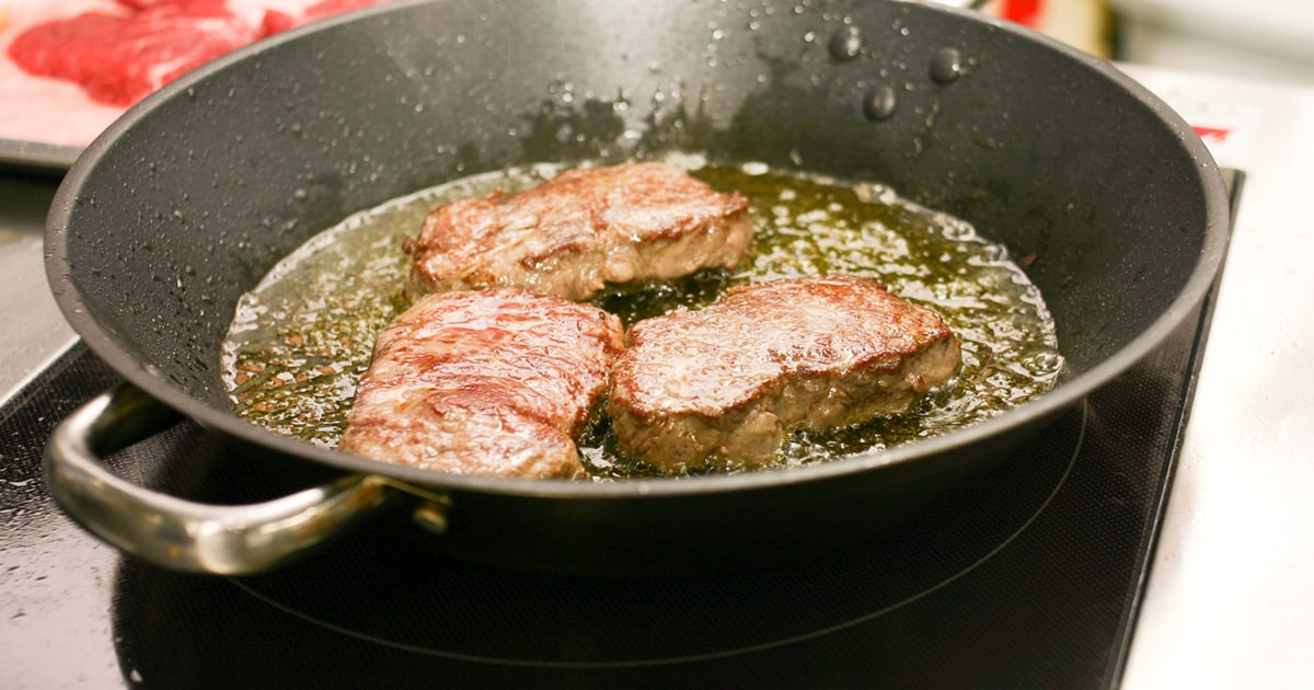 キッチンの頑固な油汚れ。<br>そのギトギト、簡単に落とせます！