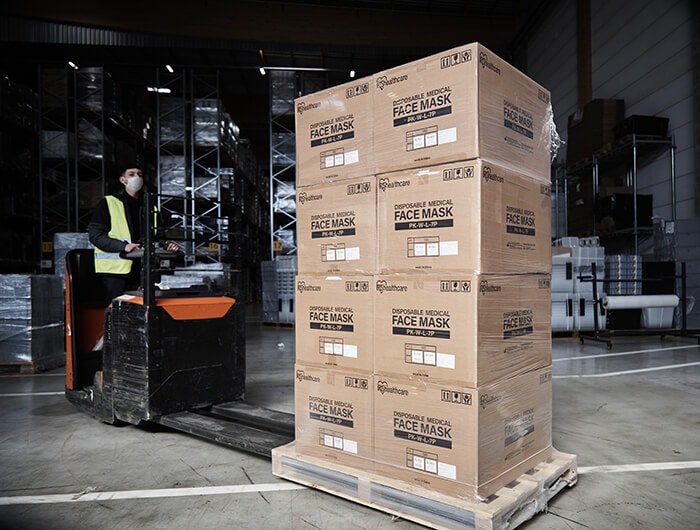 フランス工場から出荷されるマスク