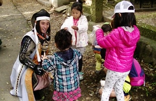 伊達武将隊・伊達成実さんと子どもたち