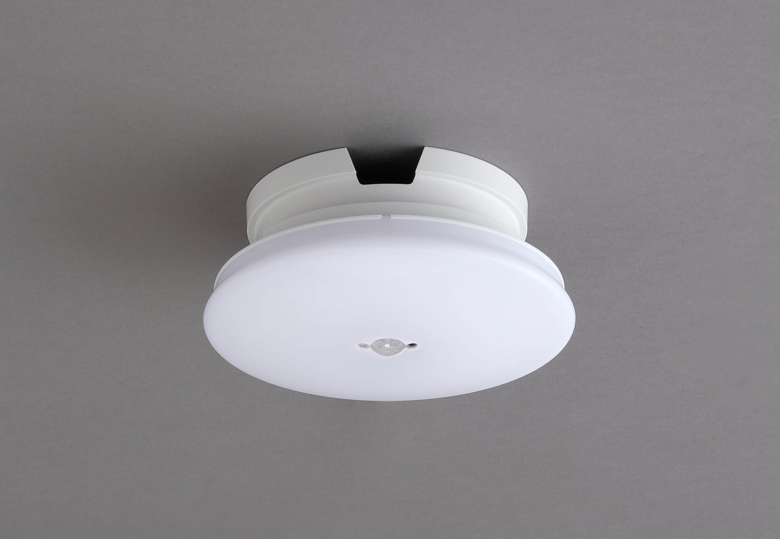 LED薄形小型ｼｰﾘﾝｸﾞﾗｲﾄ　600lm　昼光色　ｾﾝｻｰ付 SCL6DMS-UU商品画像