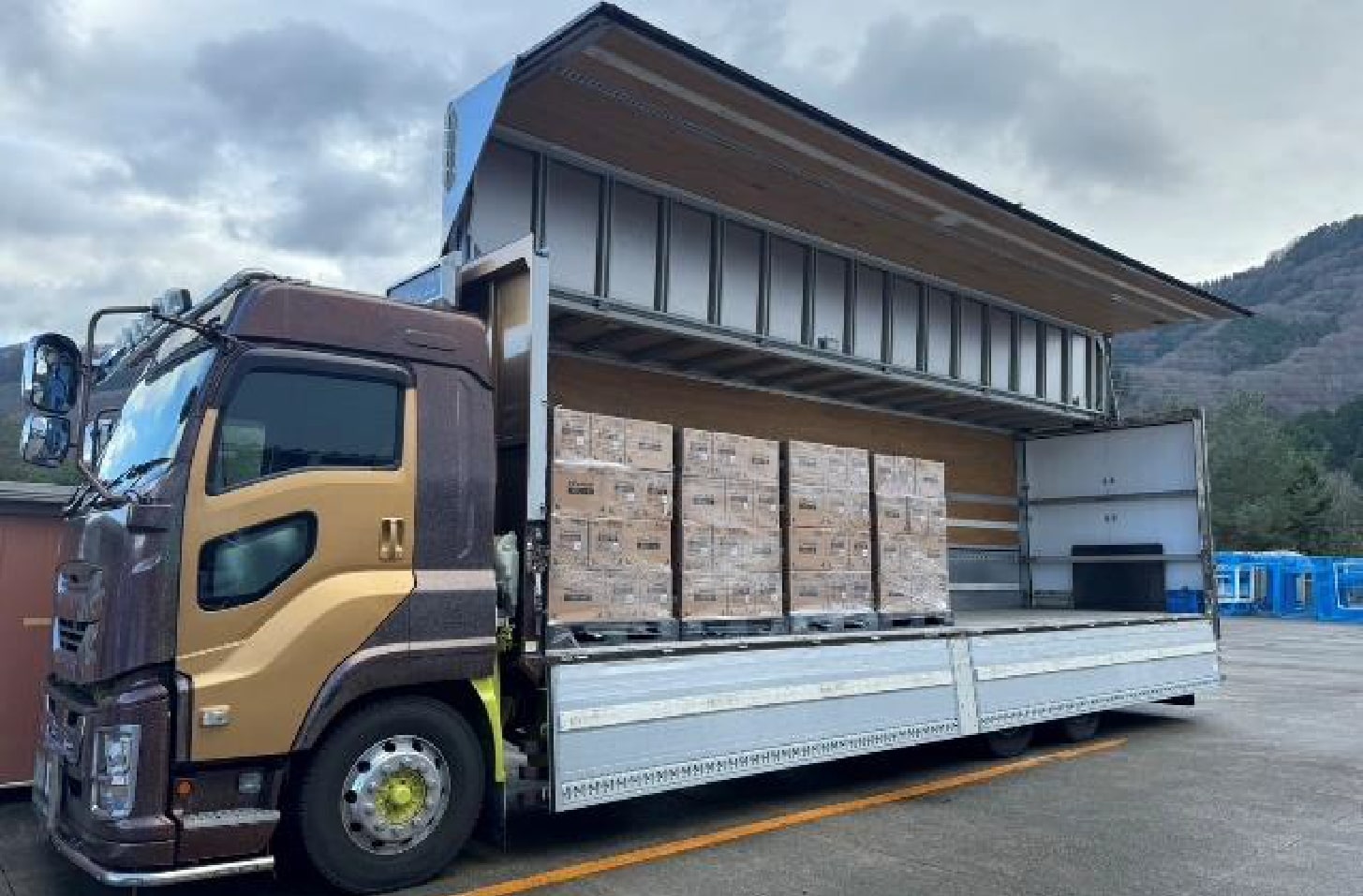 支援物資出荷の様子