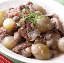 鶏肉の赤ワイン煮