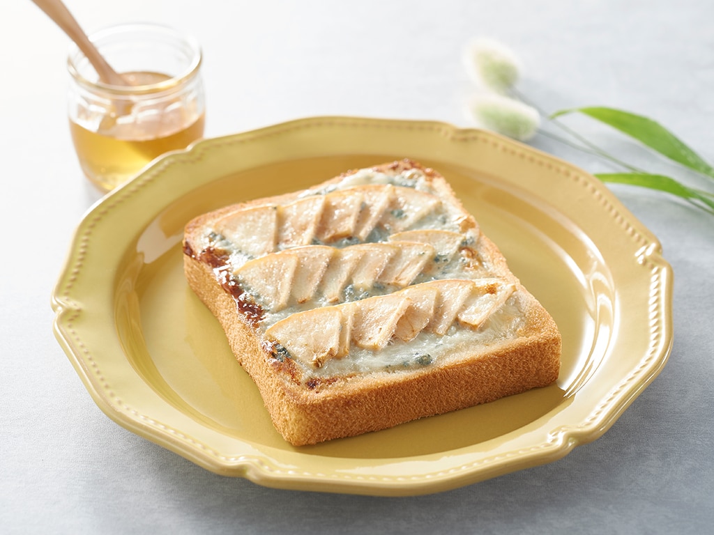リンゴとブルーチーズのトースト