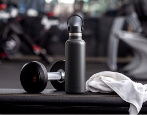 真空断熱で24時間冷たさが続く高保冷ステンレスマグボトル