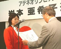 大山社長より表彰状の授与・功労金の贈呈