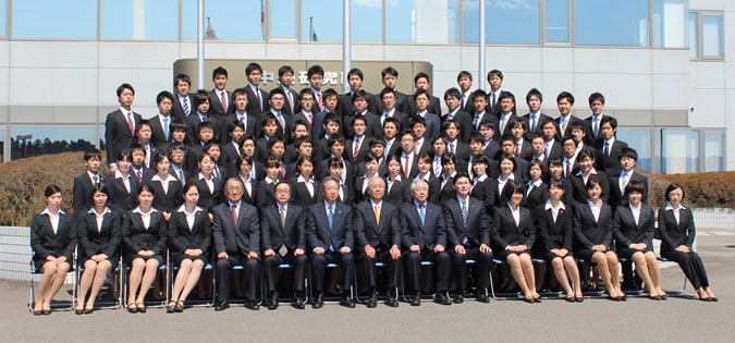 集合写真（大卒新入社員）