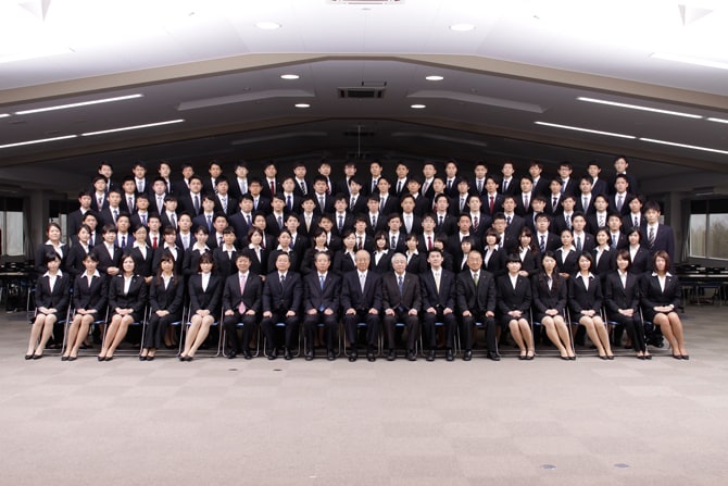 集合写真(大卒新入社員)