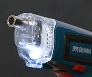 暗いところでも扱いやすいLEDライト搭載