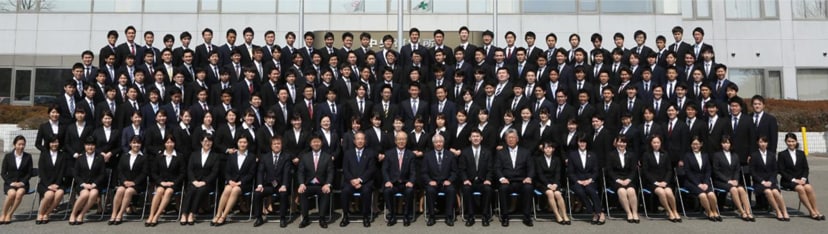 集合写真（大卒新入社員）