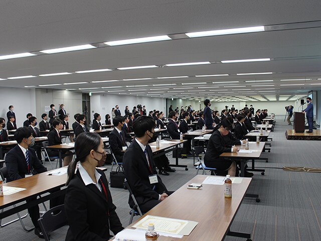 アイリスグループ 2022年度大卒・高専卒入社社員 過去最大規模349名の内定式を実施
