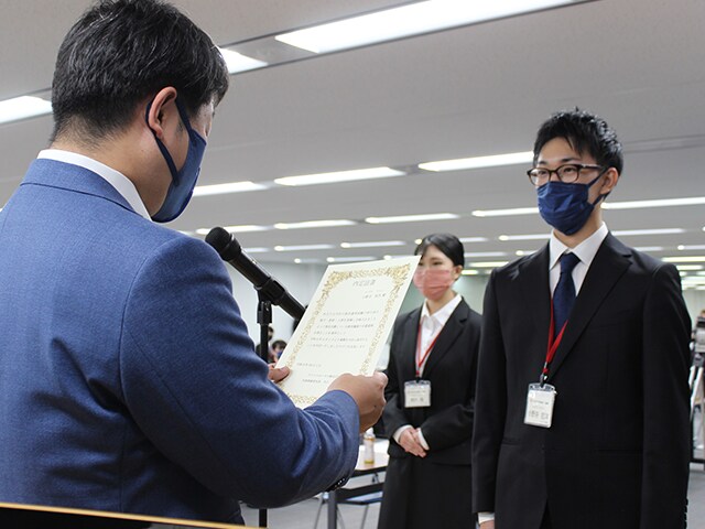 アイリスグループ 2022年度大卒・高専卒入社社員 過去最大規模349名の内定式を実施
