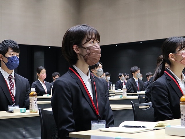 アイリスグループ 2022年度大卒・高専卒入社社員 過去最大規模349名の内定式を実施