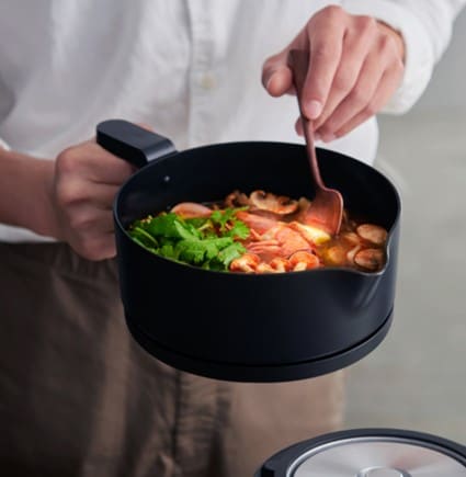 湯沸かしも鍋料理もこれひとつ 自動調理や低温調理にも対応した「クッキングケトル」を新発売