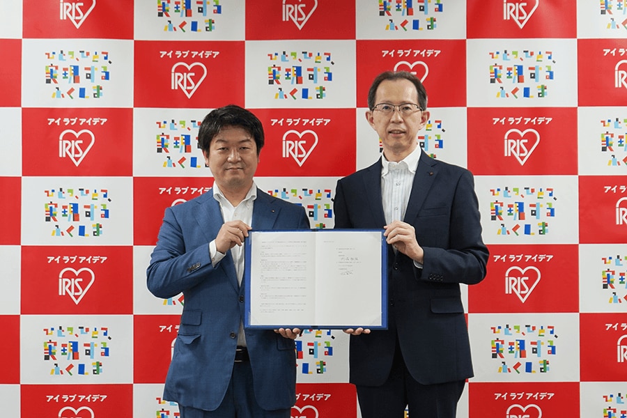 (左)アイリスオーヤマ株式会社 代表取締役社長 大山 晃弘、(右)福島県知事 内堀 雅雄 様