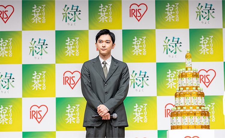 「アイリスのお茶 綠」ブランドアンバサダーを務める吉沢さん