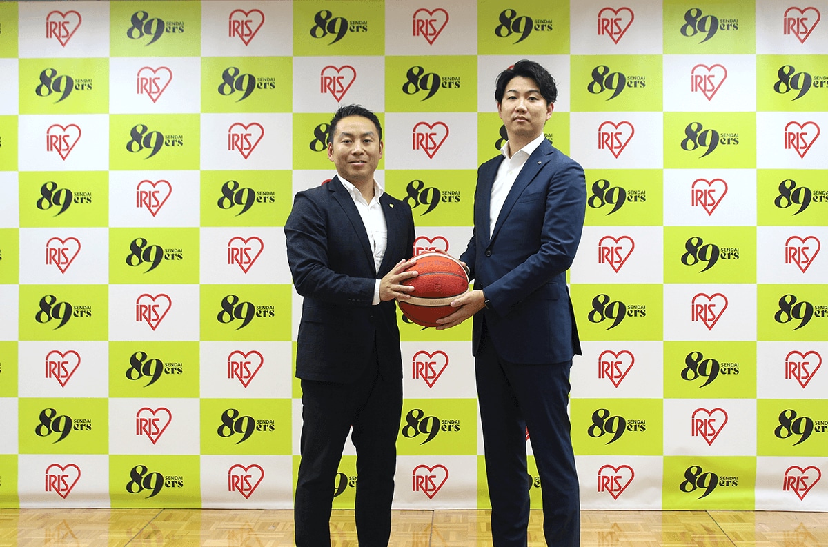 会見の様子(左:株式会社仙台89ERS 代表取締役社長 志村 雄彦様、右:アイリスオーヤマ株式会社 執行役員 勝間 浩之)
