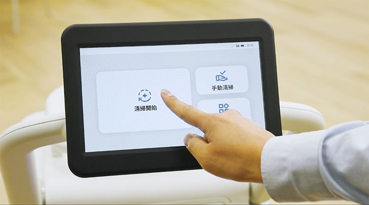 操作性の高い10インチの大型モニター