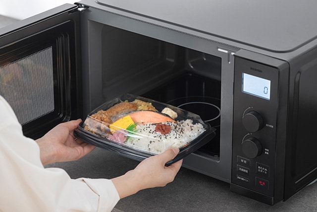 フラットテーブルで食品を入れやすく手入れもしやすいタイパレンジ