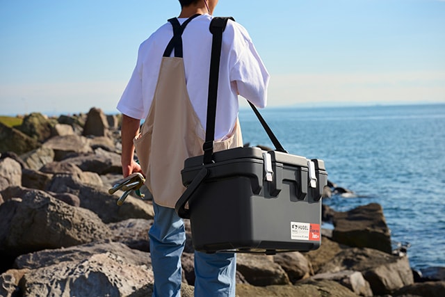 食料品も入れられるインナートレー付き