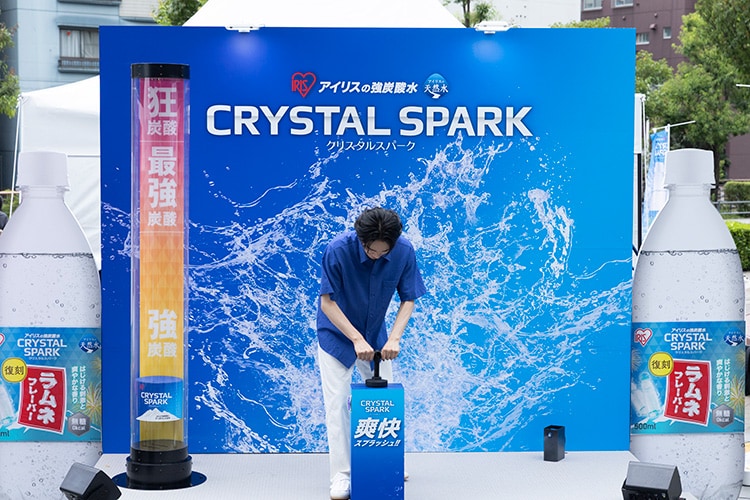 CRYSTAL SPARK 爽快スプラッシュの様子