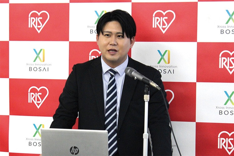 感震ブレーカーの普及の重要性を強調する若佐