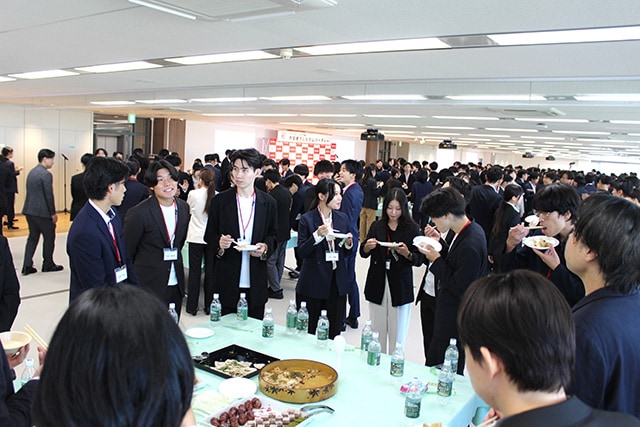 内定者が社長・社員と交流