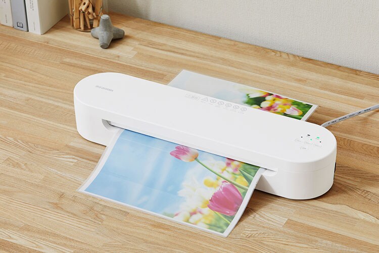 高速起動ラミネーター使用イメージ