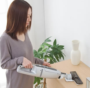 棚掃除シーン画像
