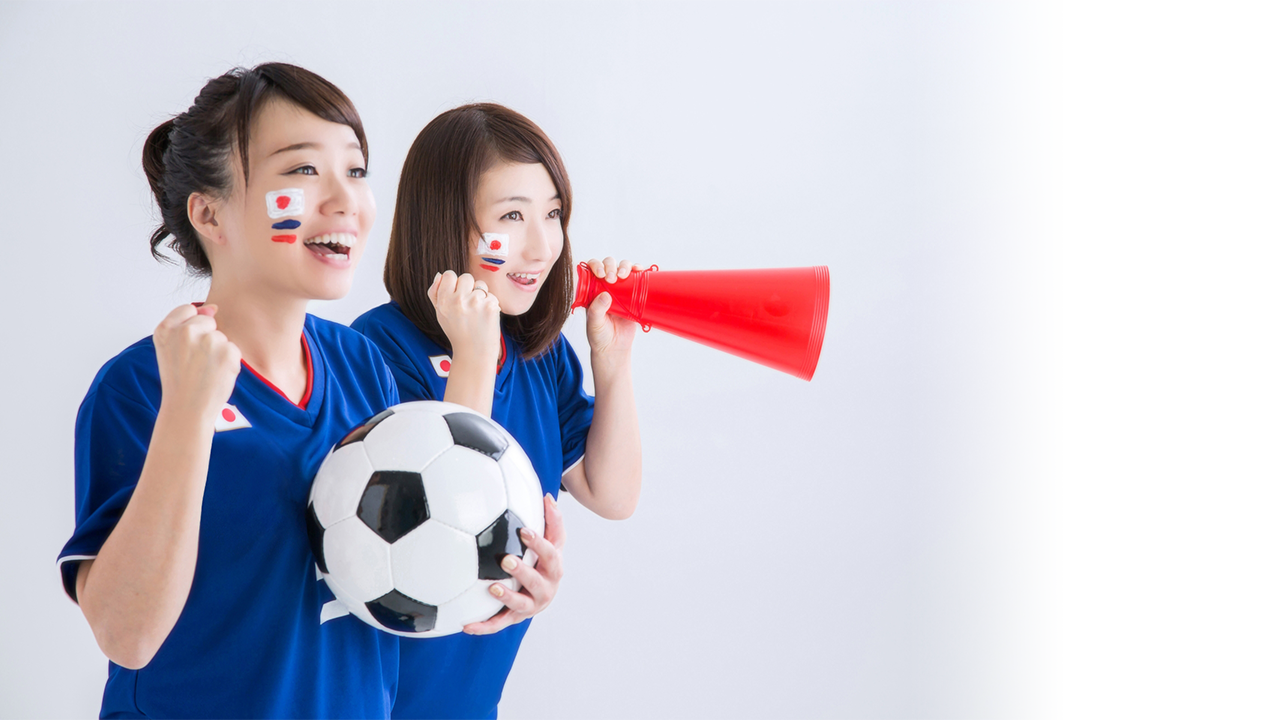 テレビを見ている家族