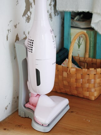 コンパクトな充電器がインテリアの邪魔にならず嬉しい！