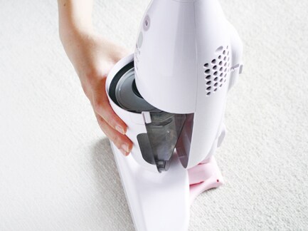 ワンタッチで行えるゴミ捨ても簡単！！