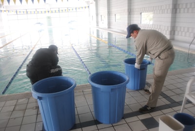 水道の復旧まではプールの水を利用。
