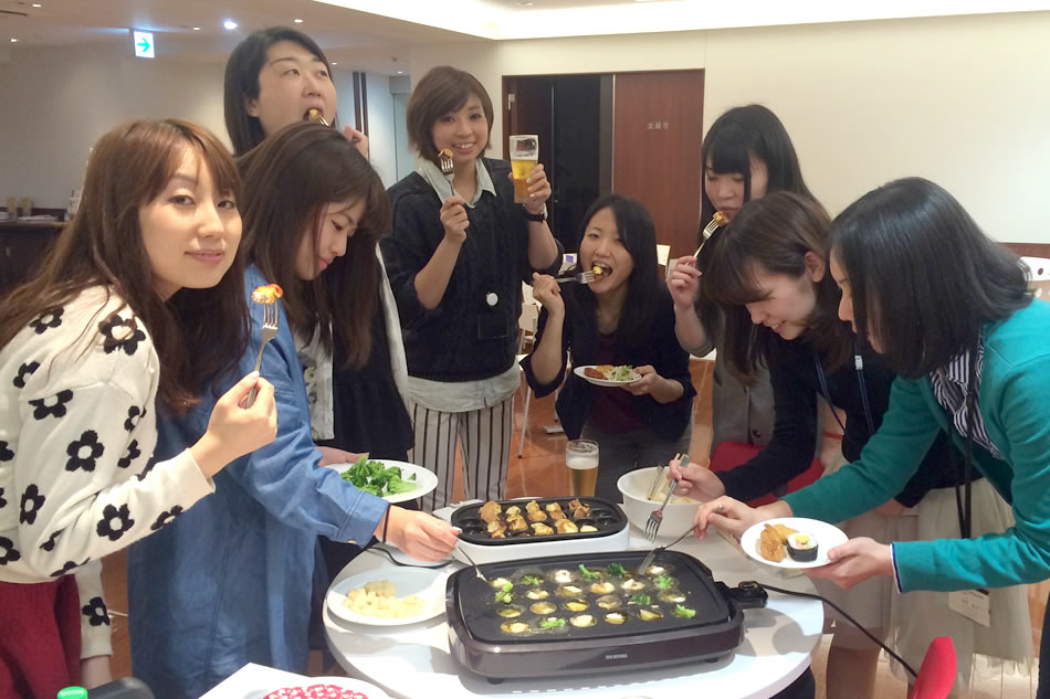 「今日は泳いで帰ります」って何？どんなところで働いているの？